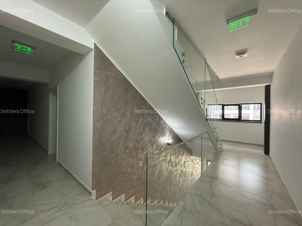 Apartament cu 2 camere semidecomandat în Tractorul - 7