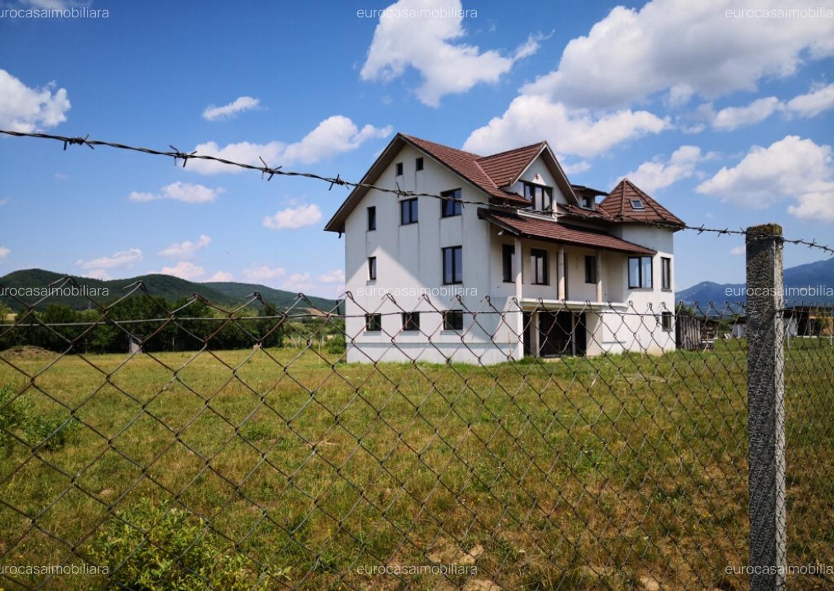 Casa P+1+M, 350 mp, teren 70 ari, Livezile, la 9 km de Bistri?a - 1