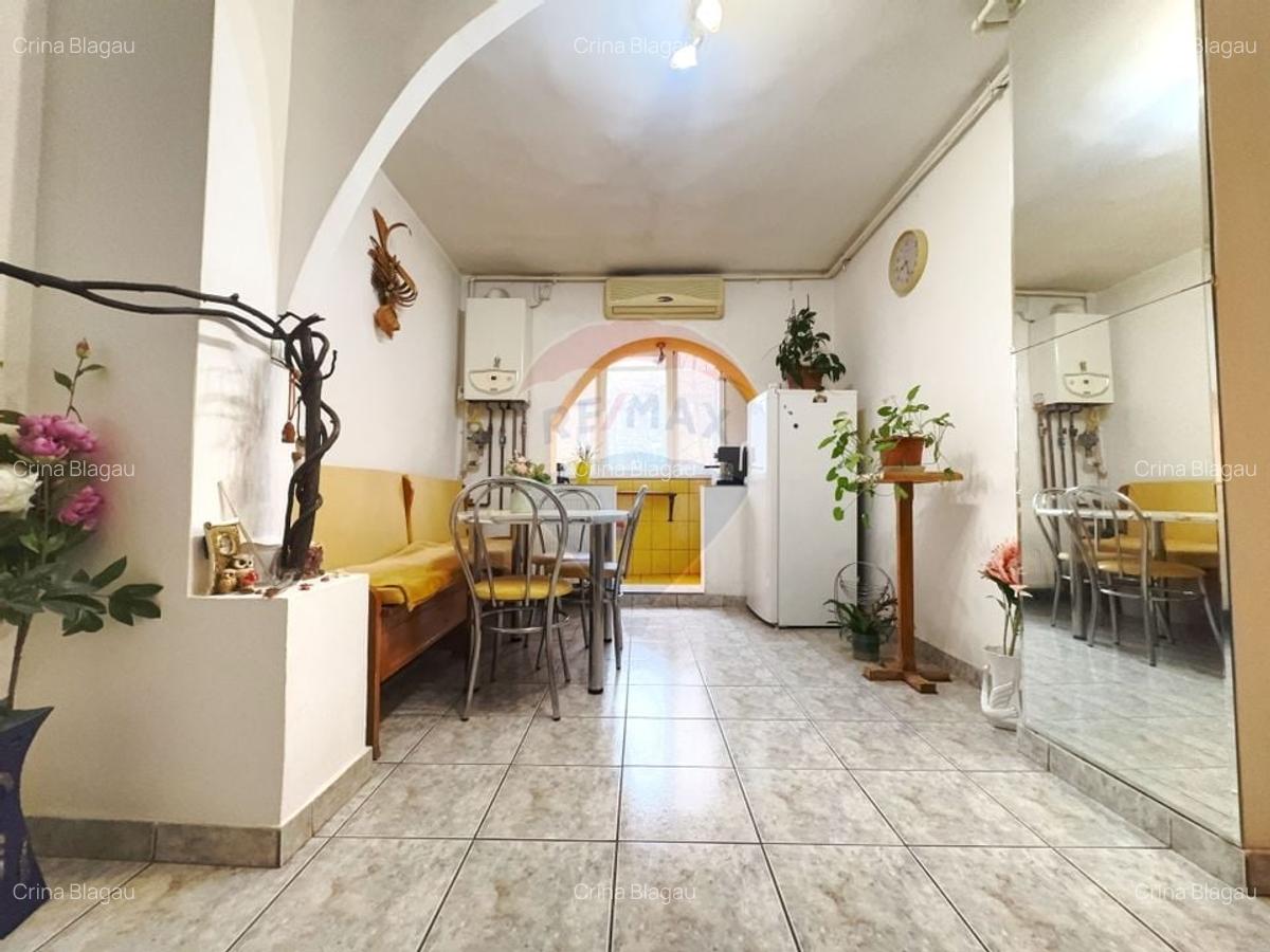 Apartament cu 3 camere, decomandat, pe strada Orsova - confort, eficie - 1