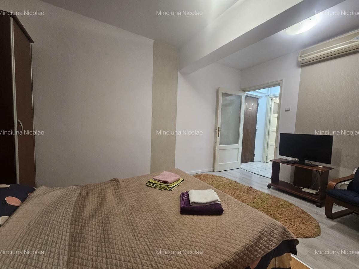 Victoriei  Universitate blocul Romarta garsoniera et 2/8 - 3