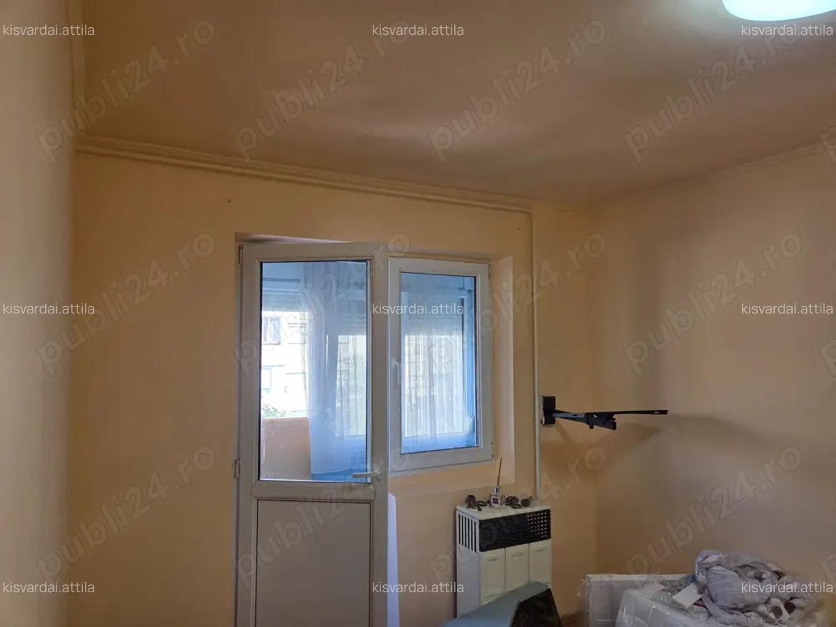 Vind apartament de 2 camere x - 4
