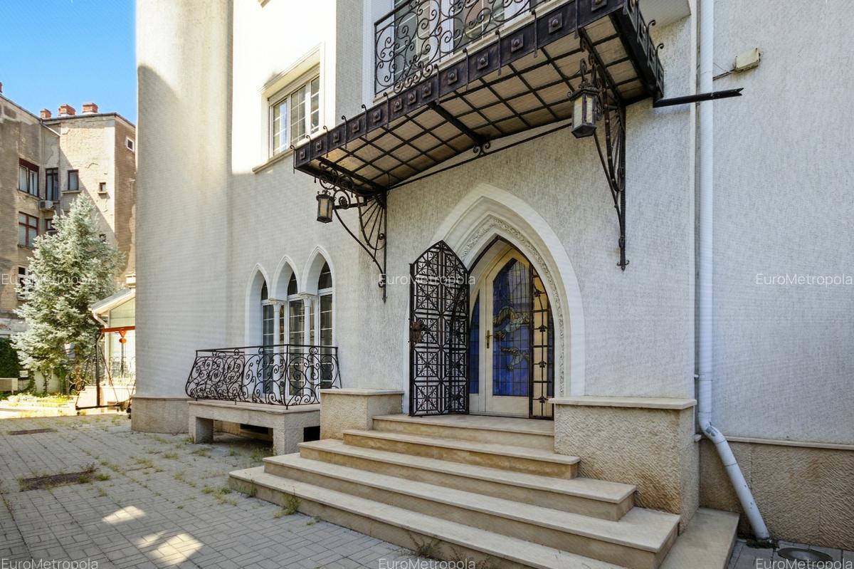 Vila cu arhitectura deosebita, adiacent Bd-ului Lascar Catargiu, refacuta integr - 19