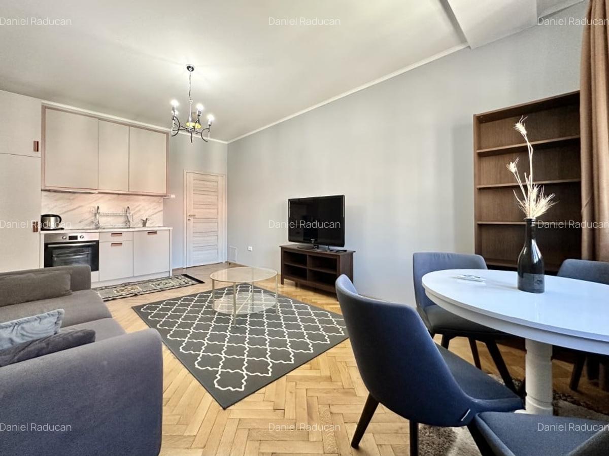 Inchiriere Apartament 3 camere, ultracentral, Bulevardul Eroilor - 2