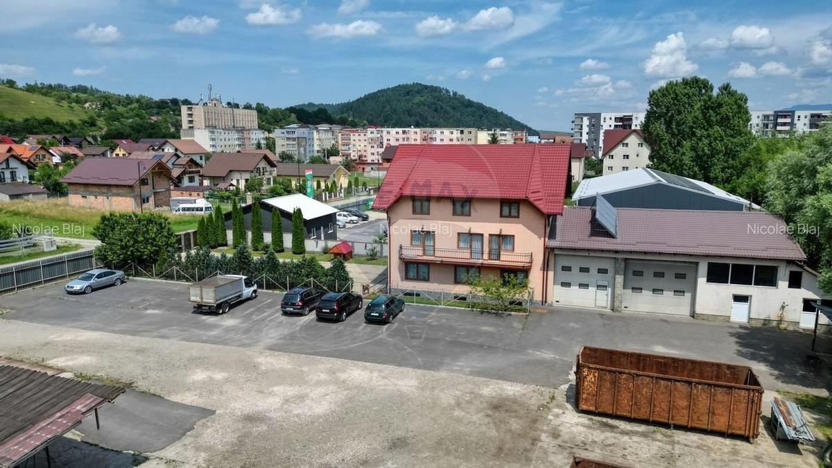 Vila cu potential in Zarnesti - 10 camere, curte mare - 5