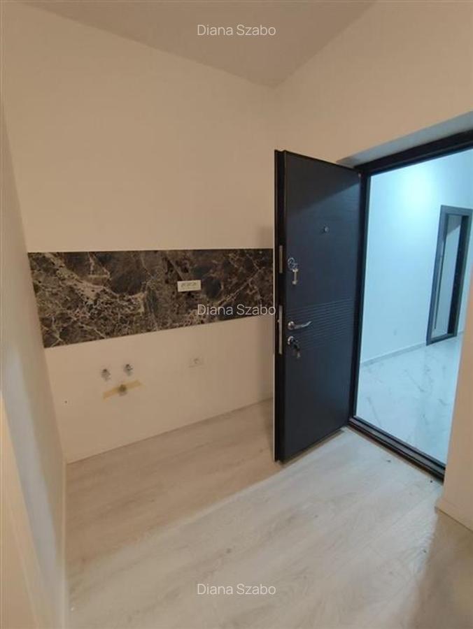 RECO Vila la cheie compartimentata in 16 ap in zona Spitalul Judetean - 12