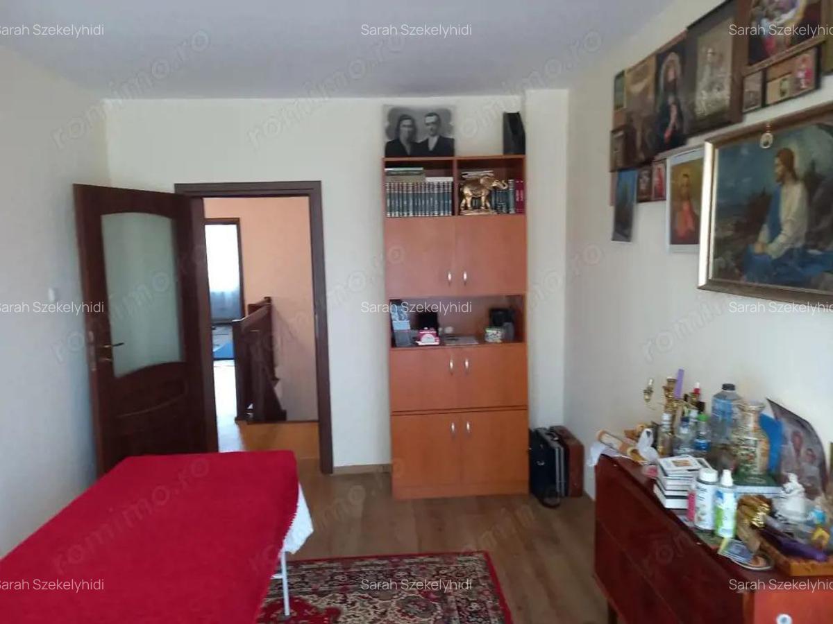 BRASADAS vinde casa in zona TITULESCU cu 5 camere si teren 350mp - 2