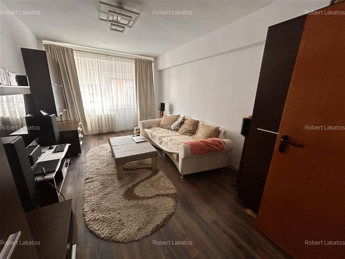 Apartament cu 3 camere decomandat în Rogerius - 15