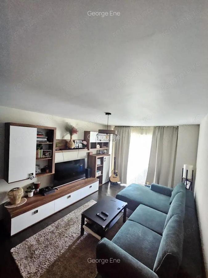 Apartament 3 camere vanzare zona 13 Septembrie stradal etaj 3 - 1