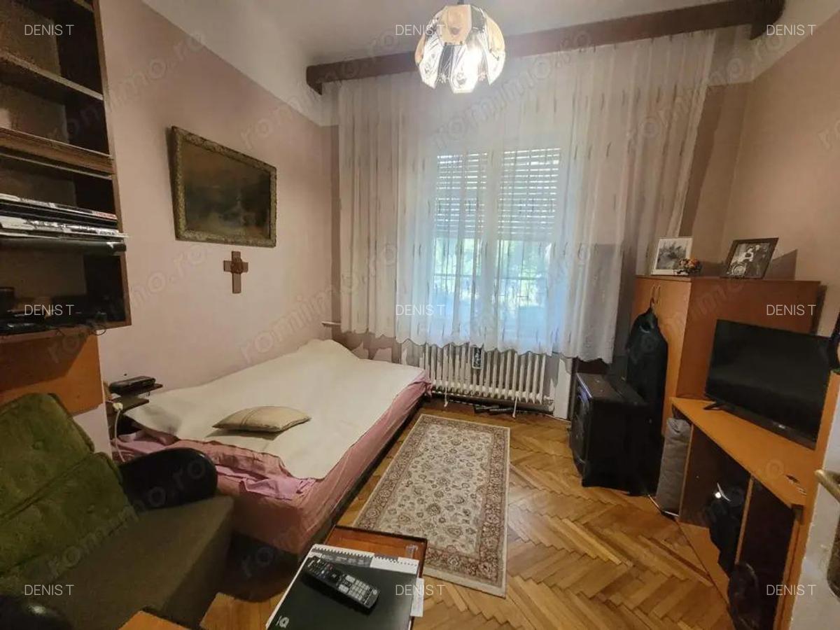 Apartament de vanzare 3 camere, Zona centrala - 4