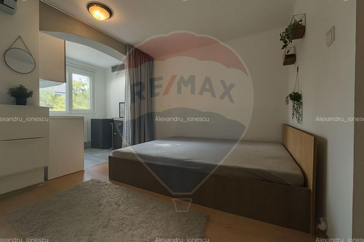 Garsoniera 15 mp utili + boxa 15 mp * mobilat * bloc cu lift * Titan - 3