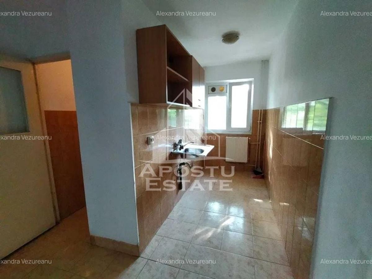 Apartament cu 2 camere, semidecomandat, etajul 2, zona Sagului - 1