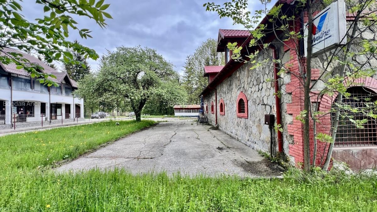 Teren + Cladire - Fostul Padoc al Casei Regale a Romaniei din Statiunea Busteni - 3