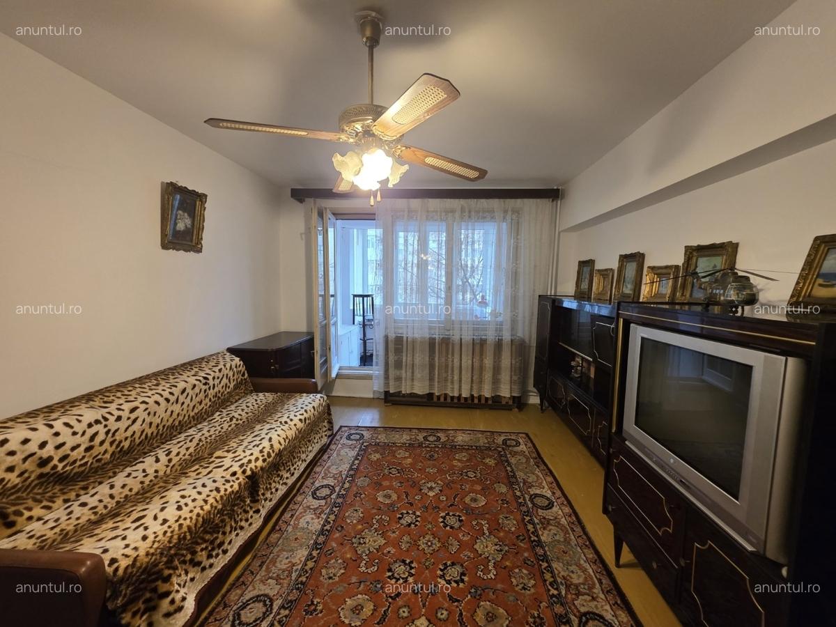 Titan, 10 minute metrou, chiar la intrarea in parcul IOR, pe Lotrioara - 14