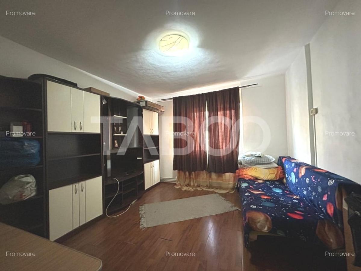 Garsoniera cu balcon si pivnita etaj 1 Zona Strand de vanzare - 1