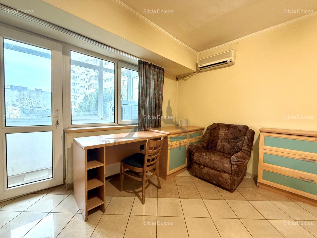 Garsoniera Banu Manta cu vedere pe spate - 7