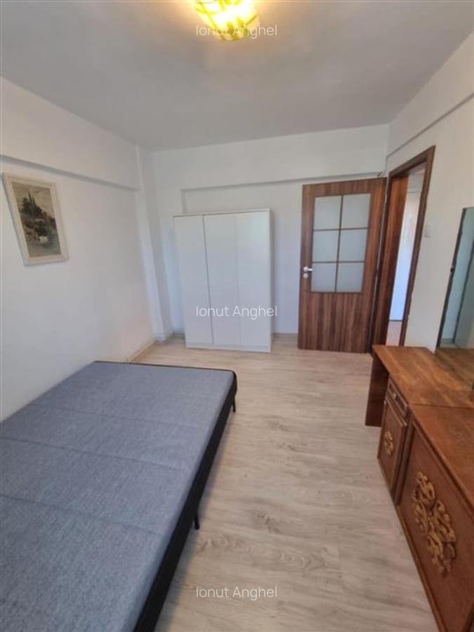 Apartament 3 camere decomandat - Podul de Fier - 7