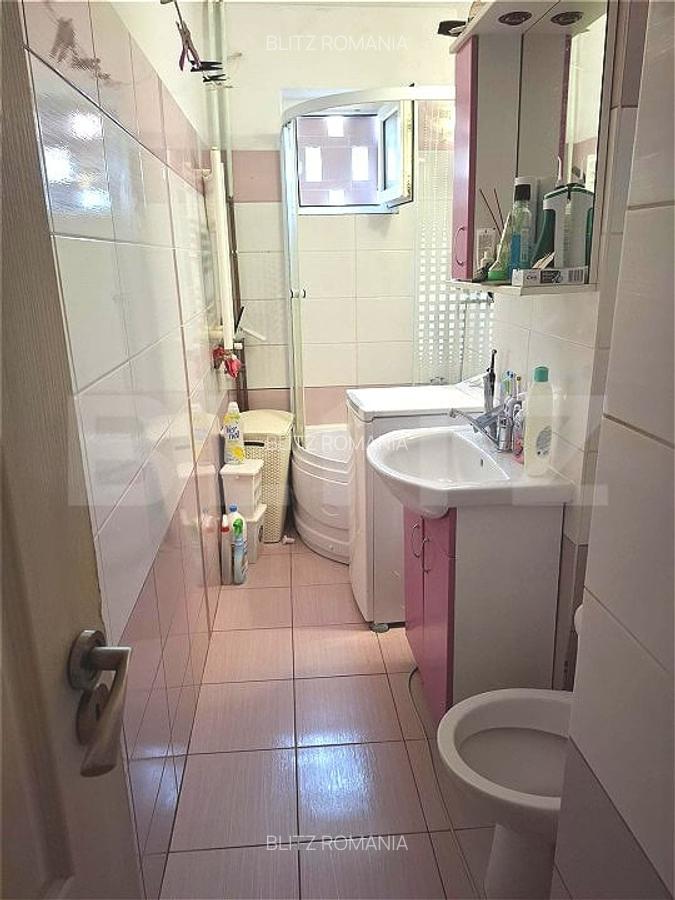 Apartament cu 4 camere, etaj intermediar, semidecomandat, zona Dacia - 6