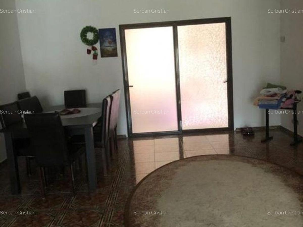 Afumati vila 8 camere , teren 1300 mp , piscina - 9