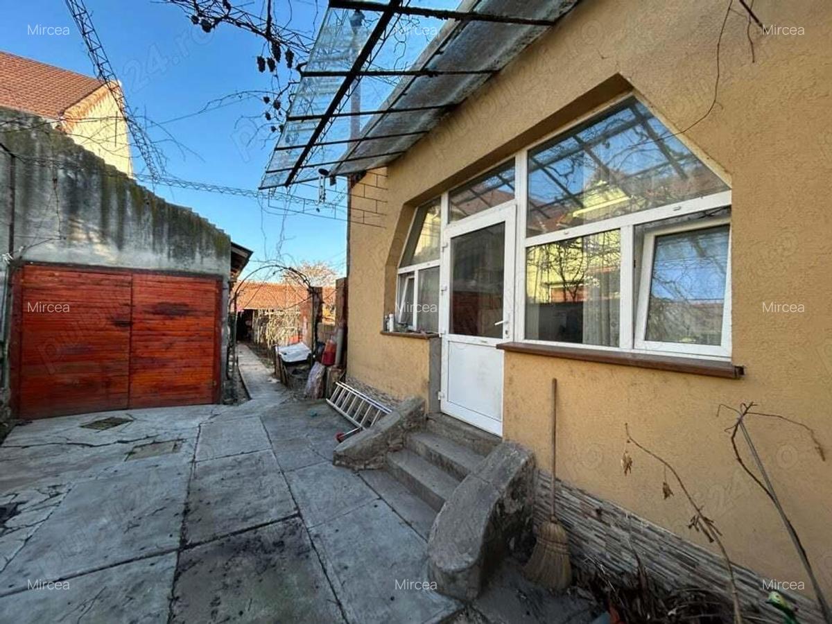 Vand casa mare din caramida,in Parneava,st.720 mp.locuibila imediat. - 2