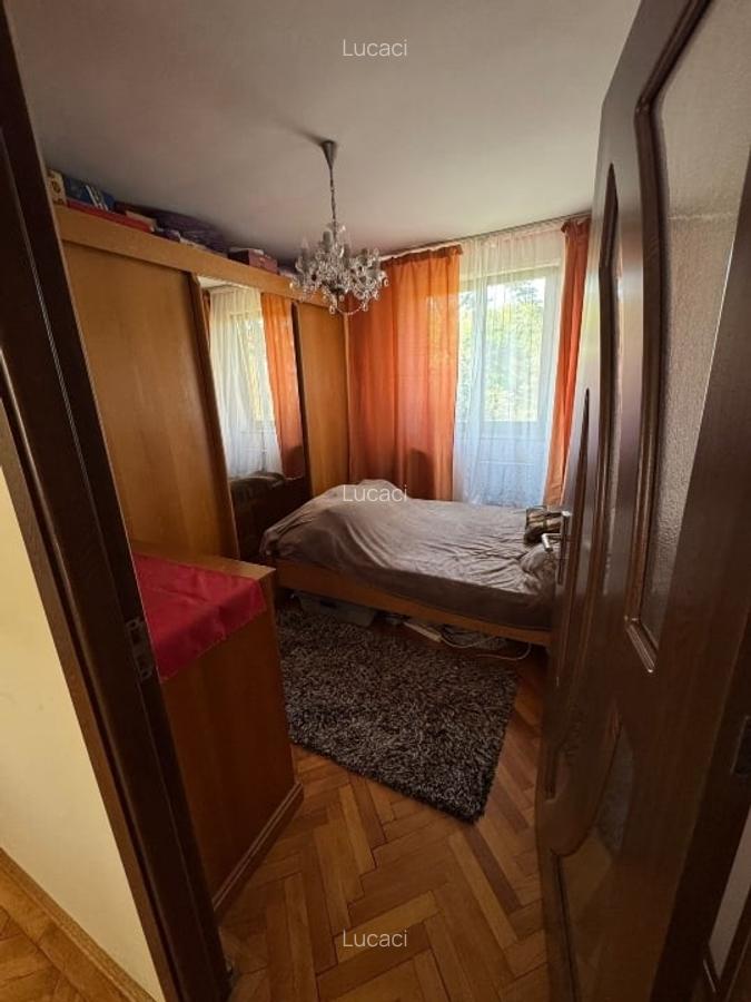 Vând Apartament 3 camere zona Rogerius - 11