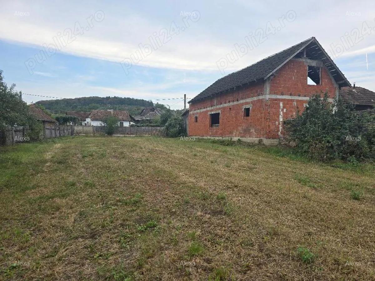 Vand casa loc SUMUGIU, sc 200 mp , parte casa noua la rosu , teren 2670 mp, la sosea, front mare - 9