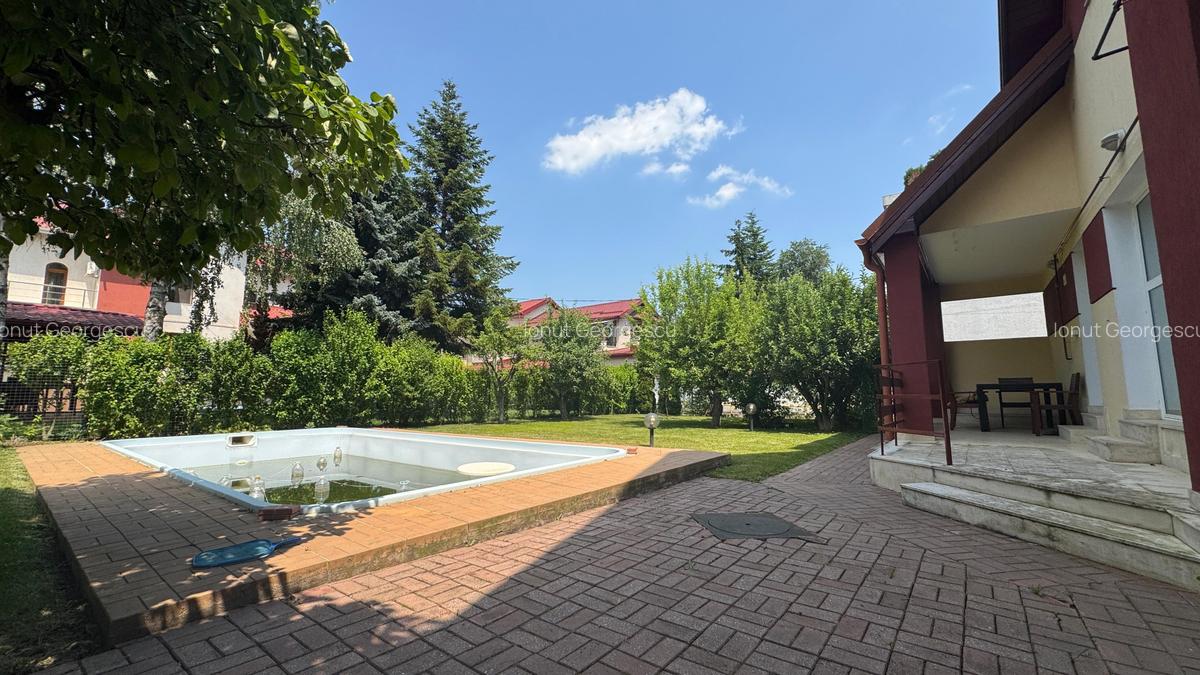 Casă individuală cu 7 camere în Iancu Nicolae - 13