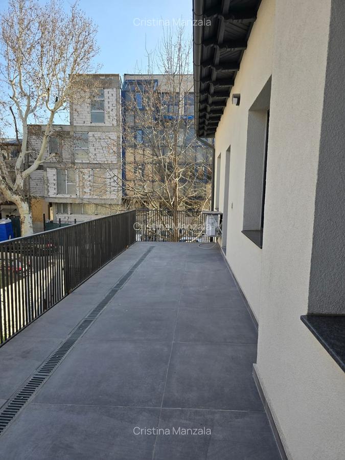 Tineretului-Parcul Carol ,casa renovată P+1,fara curte ,100 mp ,terasa mare - 20