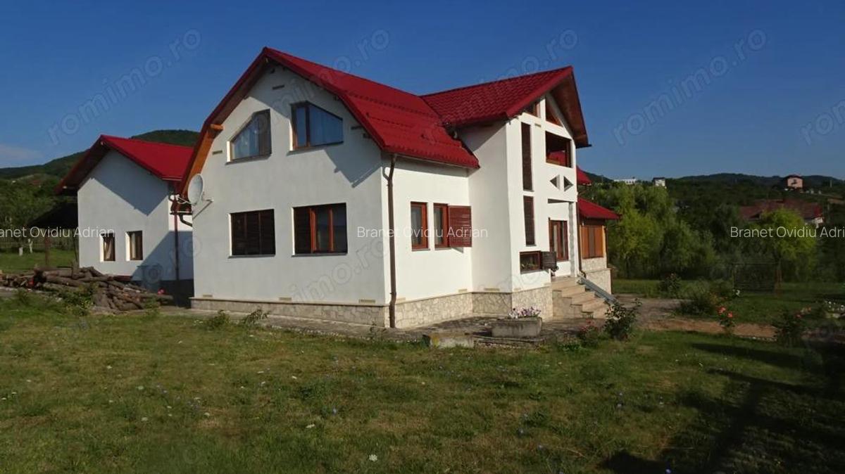 Vand casa in sistem P+M, are suprafa?a utila 160 mp,finisata integral ?i echipata complet. - 1