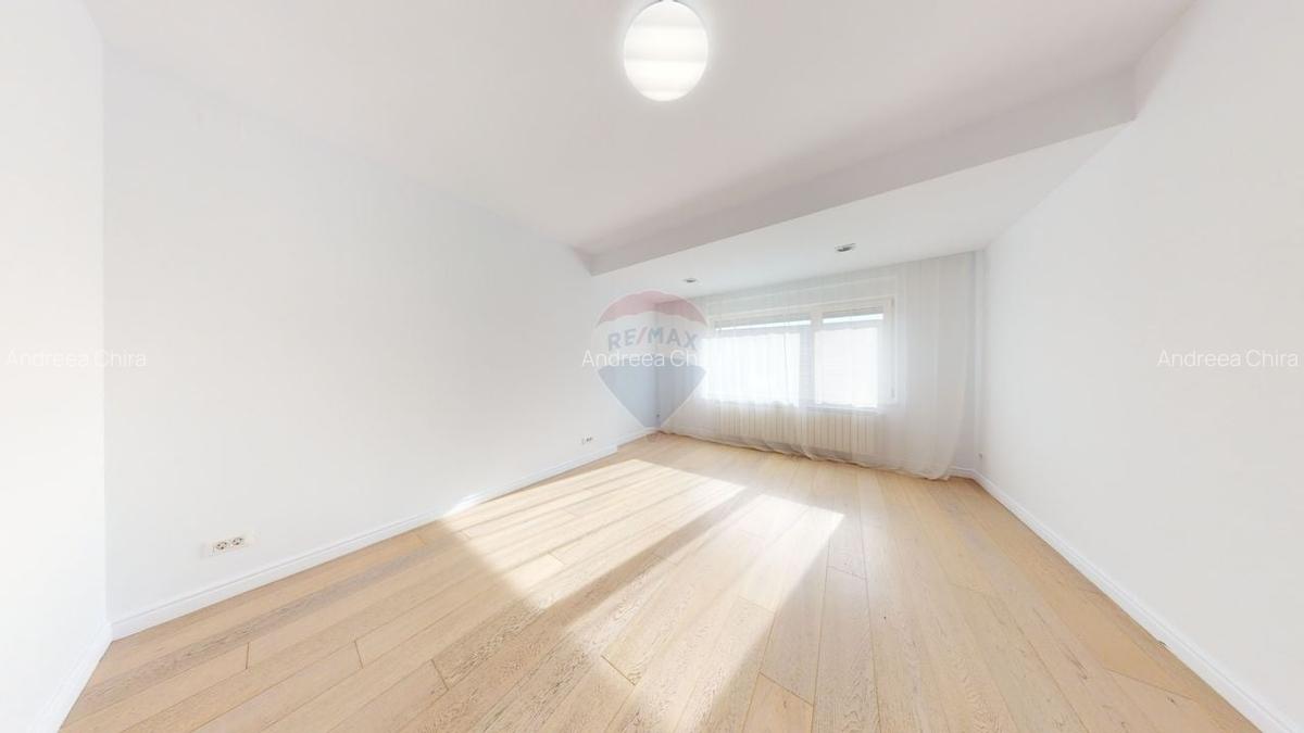 Apartament cu 6 camere decomandat în Nordului - 14
