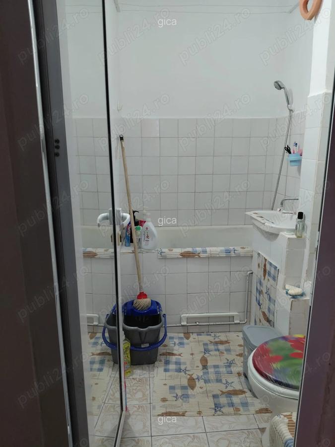 Vand urgent apartament decomandat 2 camere - 1