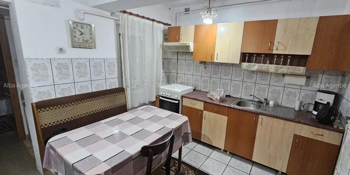 Apartament 3 camere  decomandat , mobilat - 3