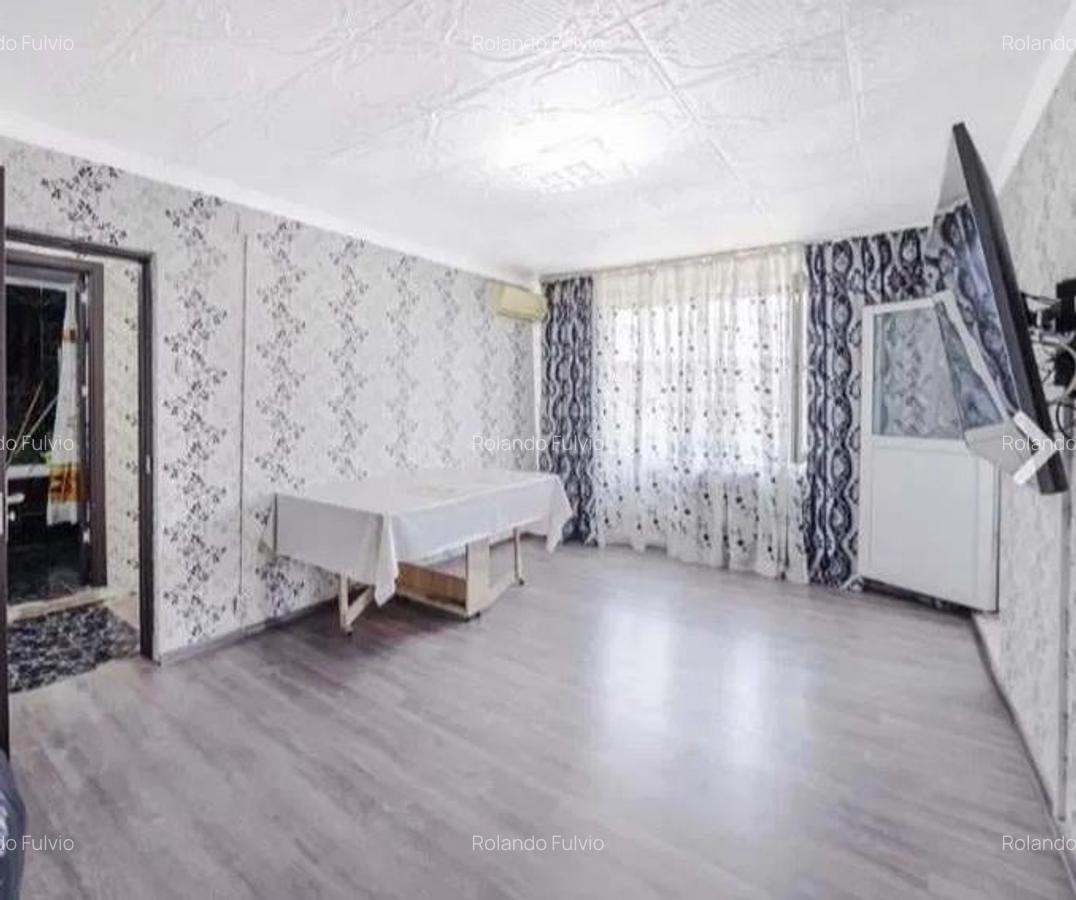 Apartament cu 4 camere semidecomandat în Tei - 2