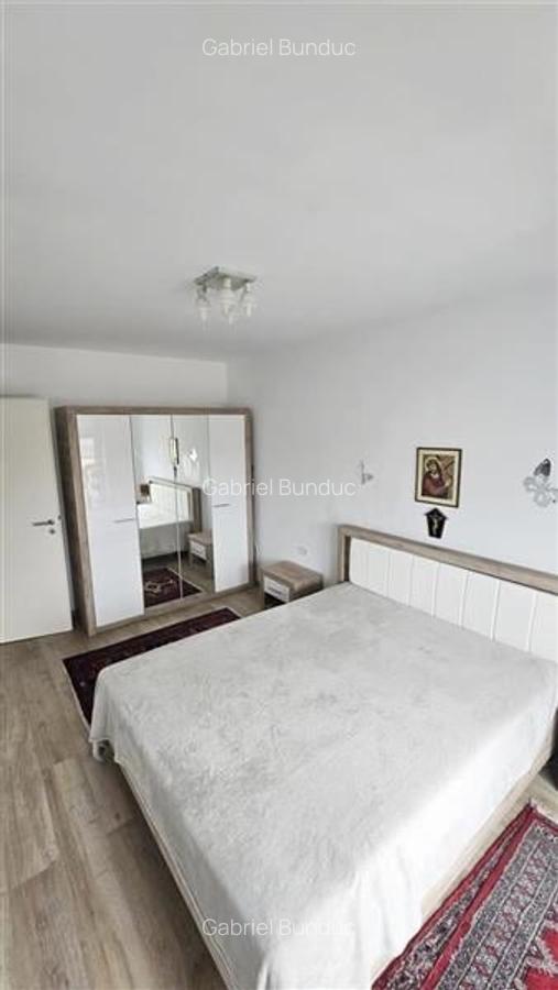 Apartament cu 3 camere decomandat, mobilat în Tractorul - 5