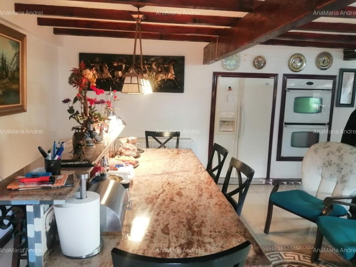 Casă cu 7 camere în Mălureni - 12
