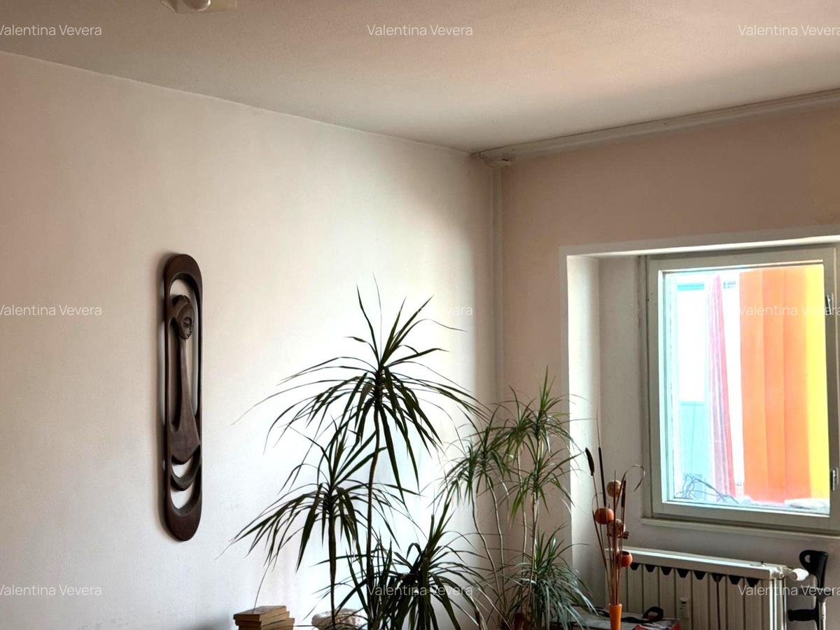 Apartament spatios, 2 camere decomandate, etaj 1, zona Piata Centrala - 5