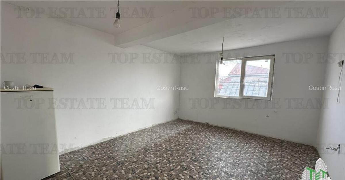 Casa individuala 6 camere de zona metrou Republica - 1