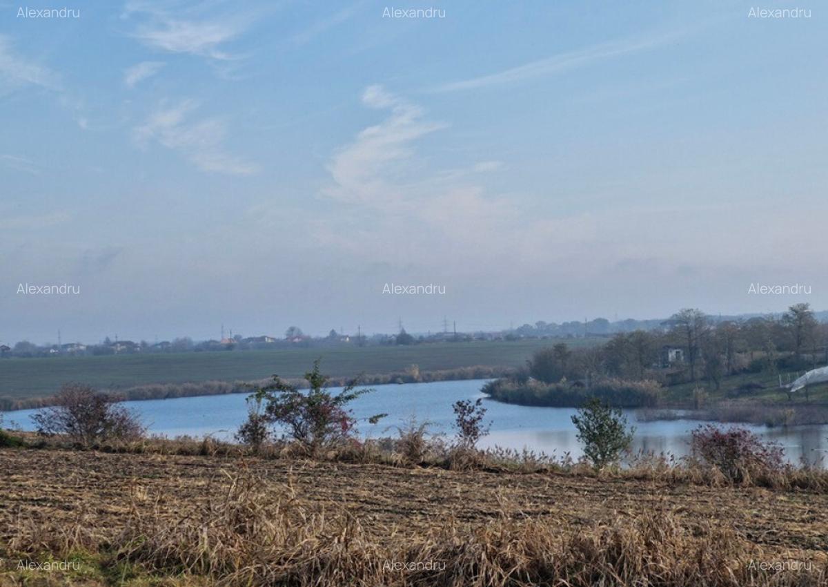 Teren langa case cu utilitati, lac la 300 metri, 700 mp - 6