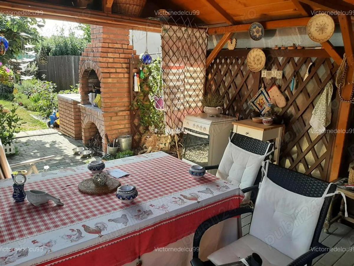 Case cu 7 camere, 2 bucatarii si 3 bai, intr-o curte cartierul Gradiste - 15