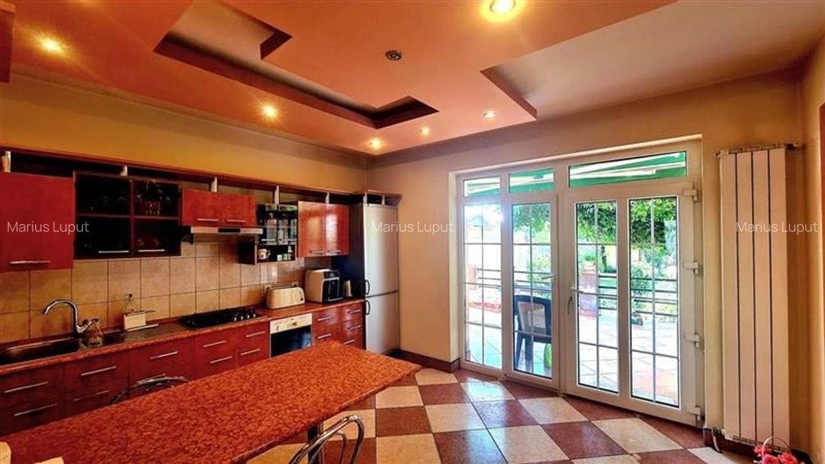 Vila generoasa, 4 dormitoare, piscina, garaj dublu, zona Girocului - 8