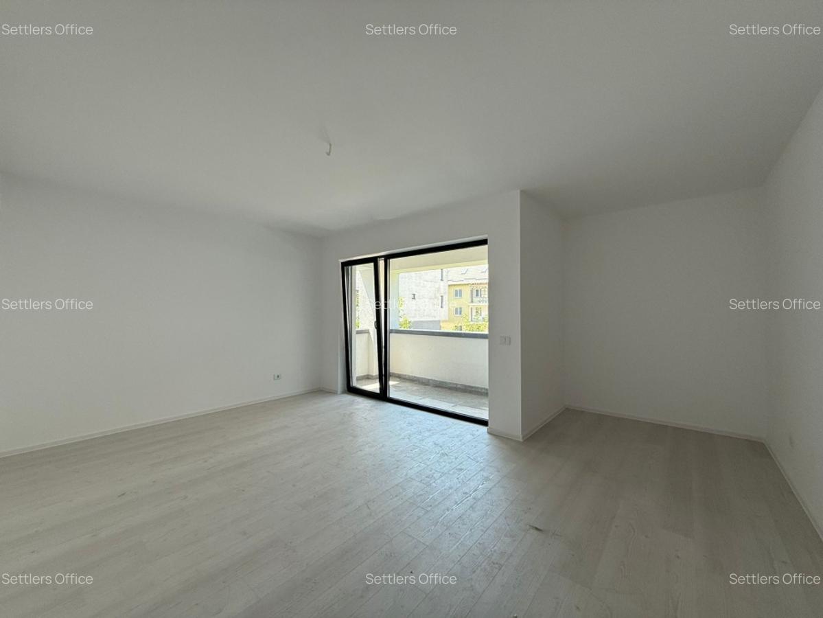 Apartament cu 2 camere semidecomandat în Tractorul - 1