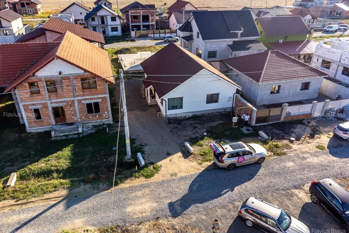 REZERVAT Casă nouă de vânzare în cartierul nou din Zimand, Comision 0 - 8