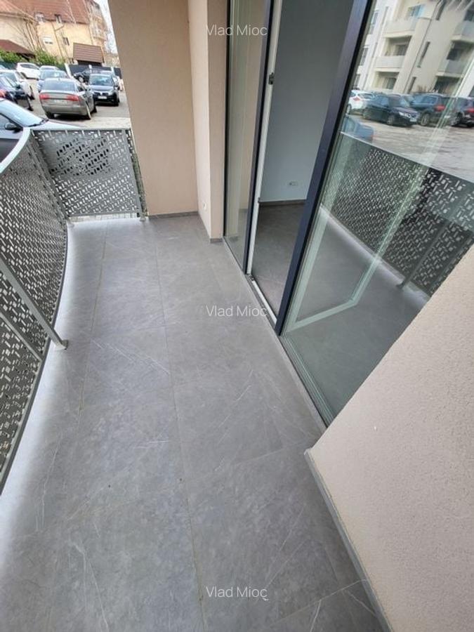 Bloc Nou-Braytim. Langa Hotel Arizona. Decomandat. Bucatarie inchisa - 10