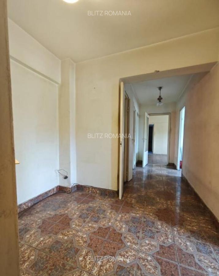 Apartament de vanzare, cu 3 camere spa?ios, etaj 1, zona P - 8