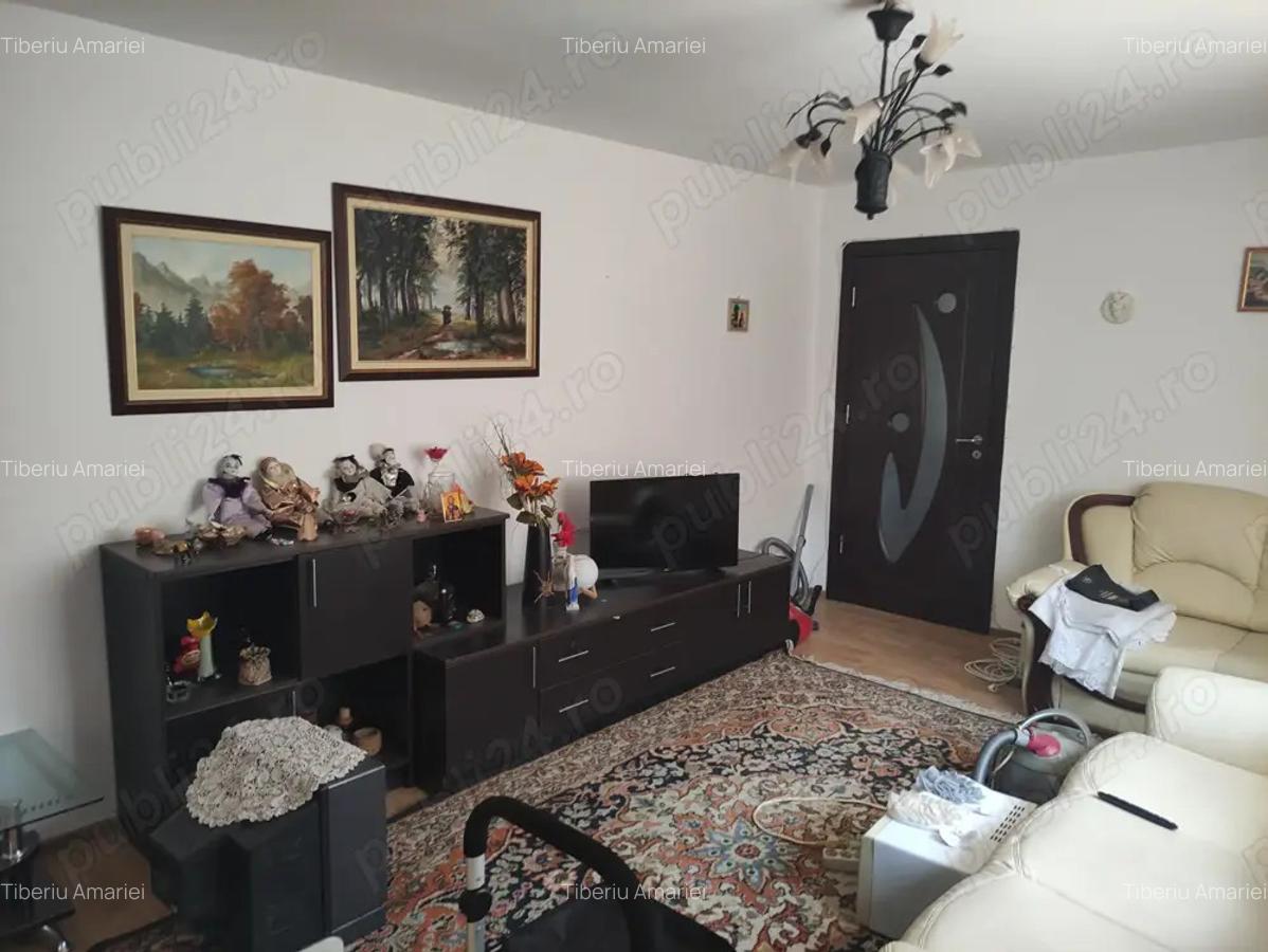 Vand casa cu etaj langa ?coala 9 - 5