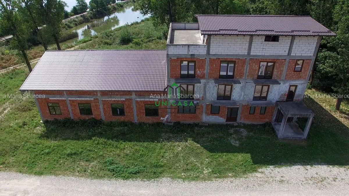 Pensiune de Vânzare cu Priveliște Panoramică către Râul Olt - 2