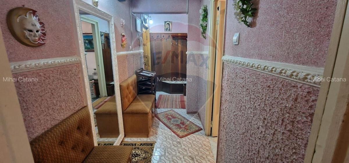 Apartament cu 3 camere in zona Ura, strada Republicii - 9