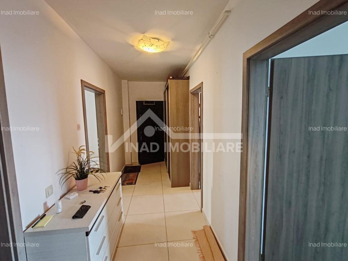 Apartament cu 3 camere, 2, bai, balcon si terasa, Str. Constanta - 8