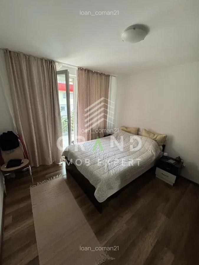 Apartament de vanzare semidecomandat cu 2 Camere, Balcon 12 mp & Parcare, BACIU - 1