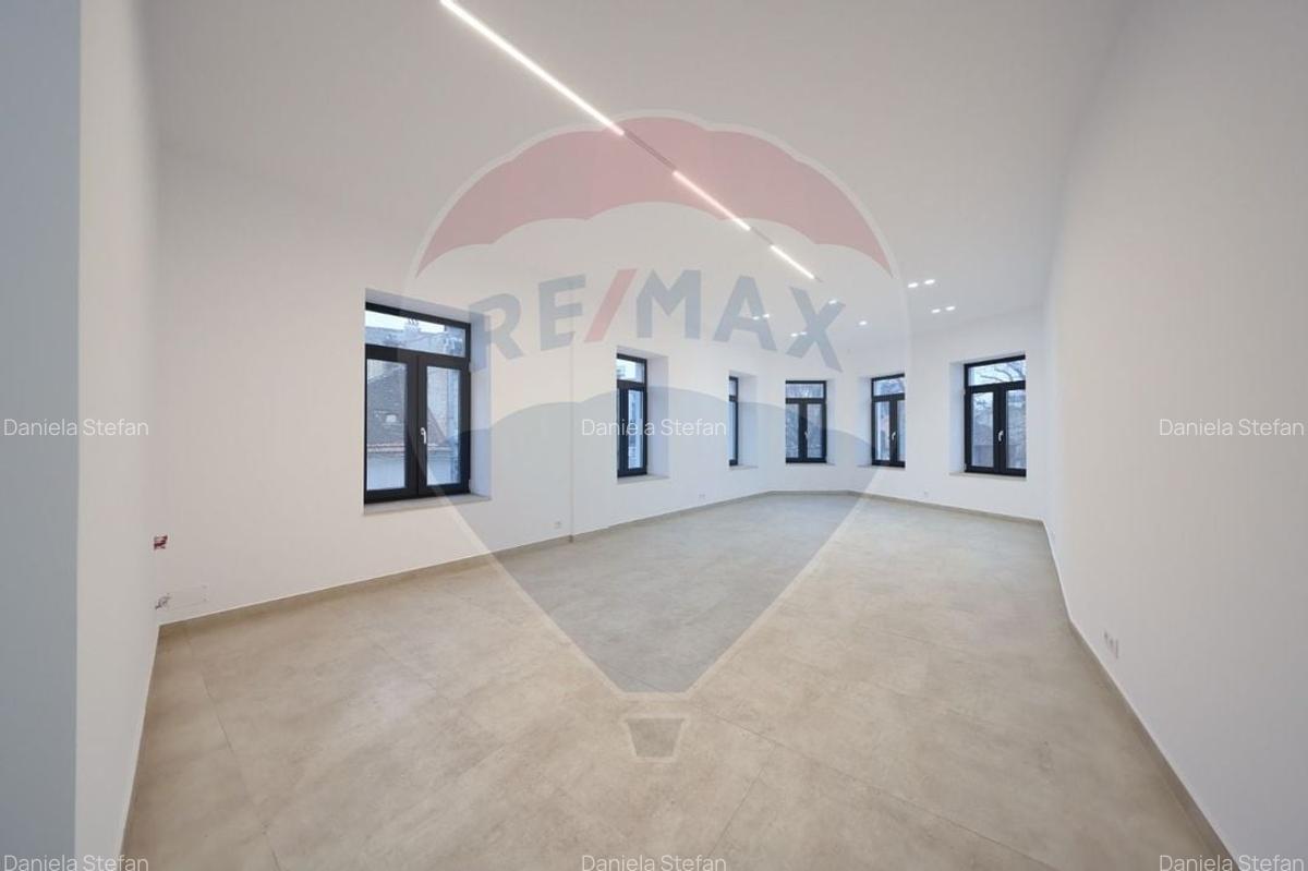 Constructie comerciala P+2 functiuni mixte  - str. Iuliu Maniu - 7