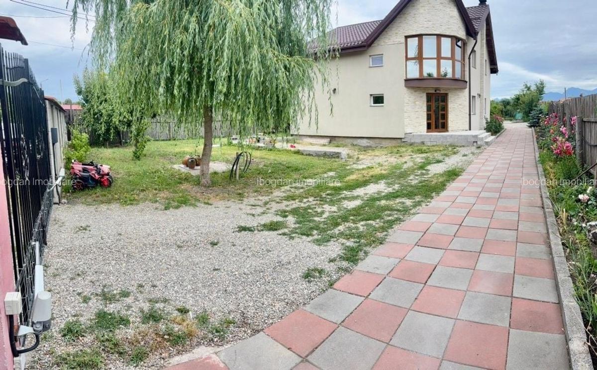 Casă cu 5 camere în Hărman, cod 8197 - 8